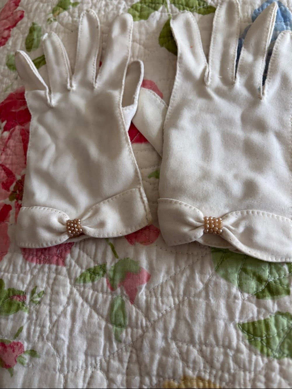 Ivory Bow-Accent Women's Dress Gloves with Pearl Detail